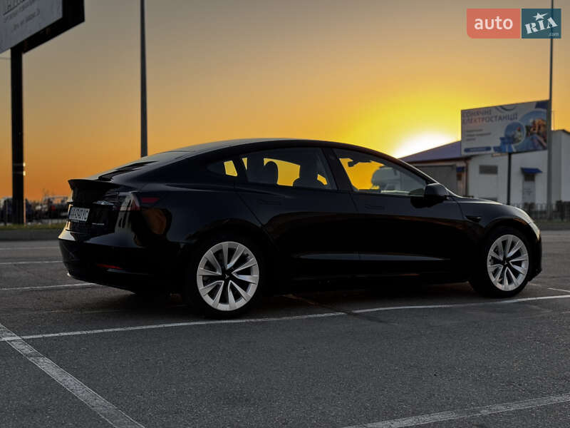 Седан Tesla Model 3 2021 в 