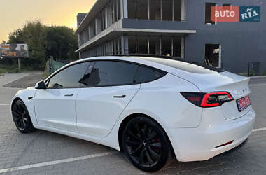 Седан Tesla Model 3 2021 в 