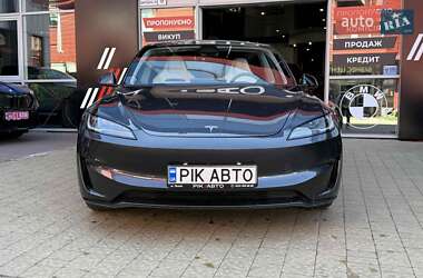 Седан Tesla Model 3 2024 в 