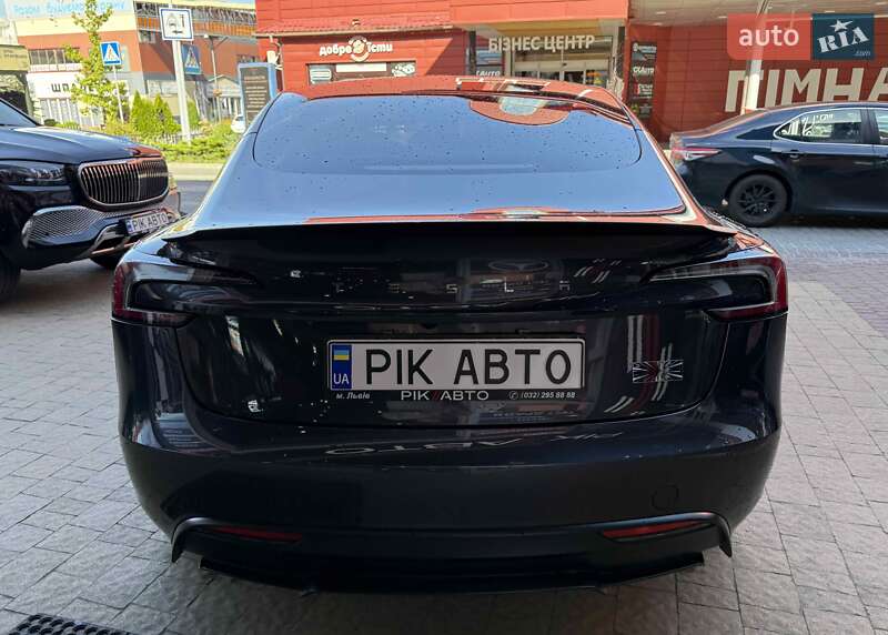 Седан Tesla Model 3 2024 в Львове