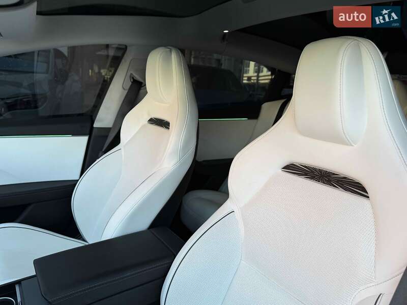 Седан Tesla Model 3 2024 в Львове