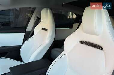 Седан Tesla Model 3 2024 в 