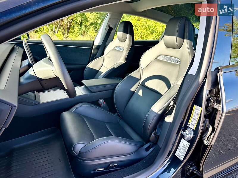 Седан Tesla Model 3 2024 в Запоріжжі
