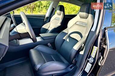 Седан Tesla Model 3 2024 в 