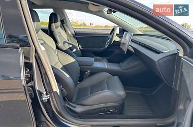 Седан Tesla Model 3 2024 в 