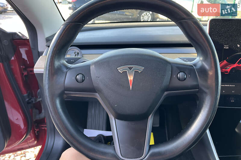 Седан Tesla Model 3 2019 в Коломиї