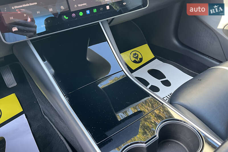 Седан Tesla Model 3 2019 в Коломиї