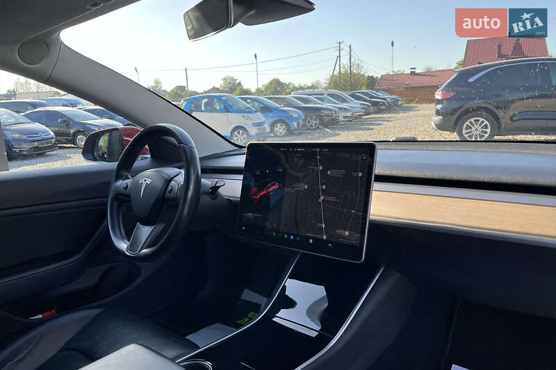 Седан Tesla Model 3 2019 в Коломиї