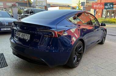 Седан Tesla Model 3 2024 в 