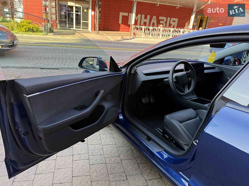 Седан Tesla Model 3 2024 в Львове