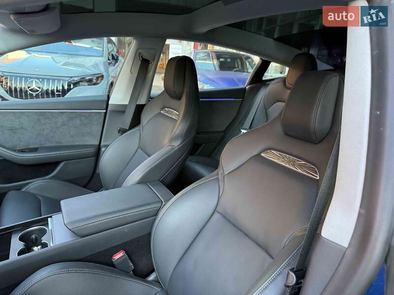 Седан Tesla Model 3 2024 в Львове