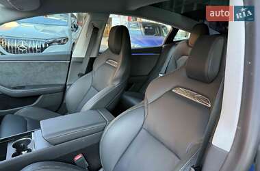 Седан Tesla Model 3 2024 в 