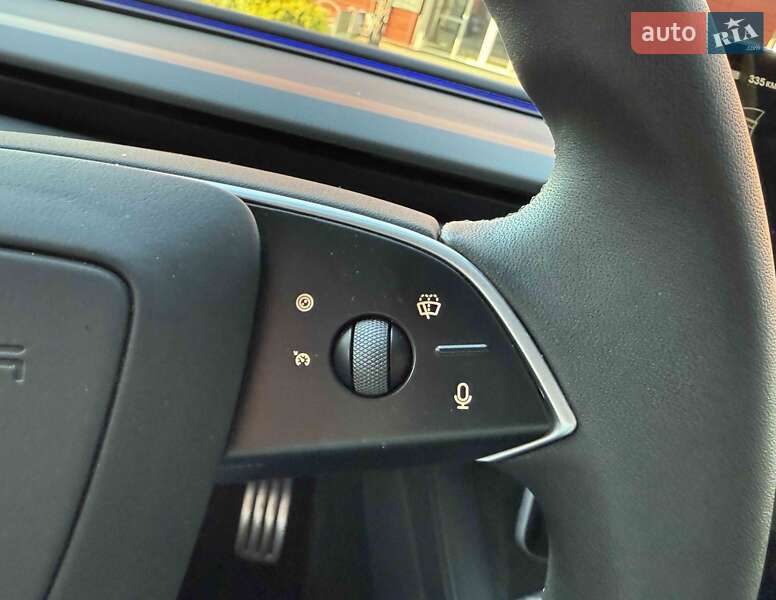 Седан Tesla Model 3 2024 в Львове