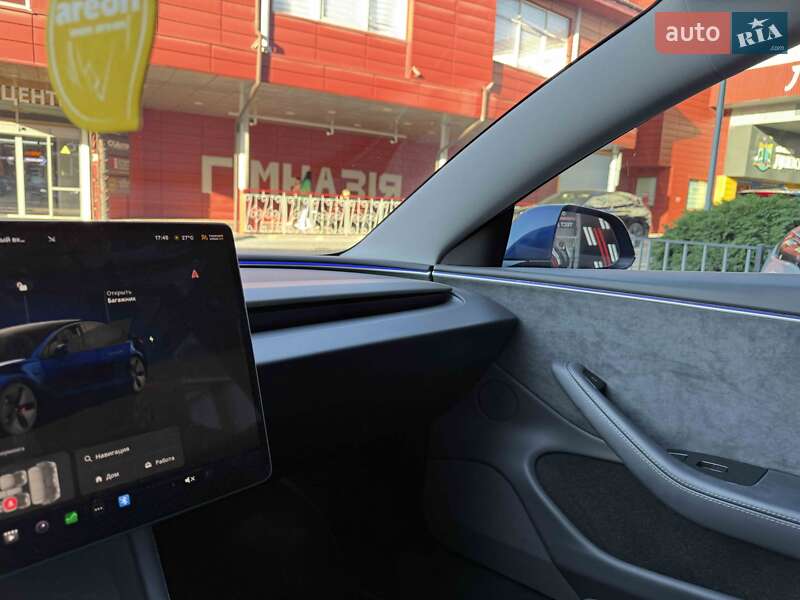 Седан Tesla Model 3 2024 в Львове