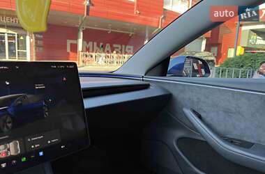 Седан Tesla Model 3 2024 в 