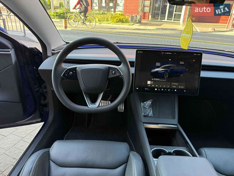 Седан Tesla Model 3 2024 в Львове
