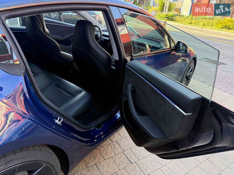 Седан Tesla Model 3 2024 в Львове