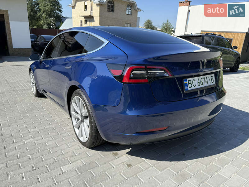 Седан Tesla Model 3 2019 в Львові