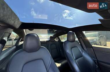 Седан Tesla Model 3 2021 в 