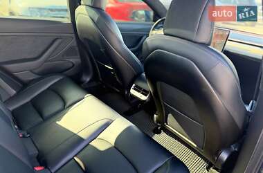 Седан Tesla Model 3 2021 в 