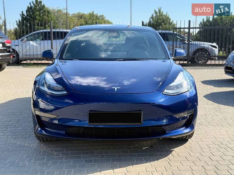 Седан Tesla Model 3 2021 в 