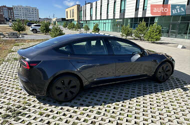 Седан Tesla Model 3 2024 в 