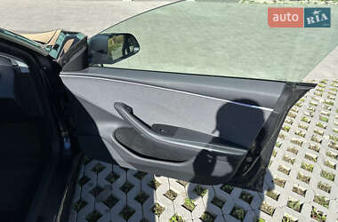 Седан Tesla Model 3 2024 в 