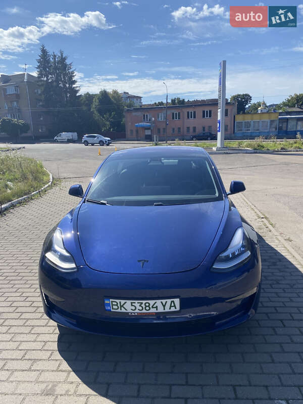 Седан Tesla Model 3 2018 в Рівному