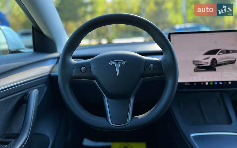 Седан Tesla Model 3 2022 в Львове