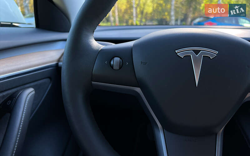 Седан Tesla Model 3 2022 в Львове
