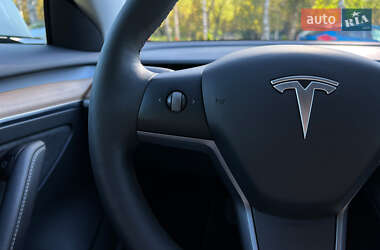 Седан Tesla Model 3 2022 в 