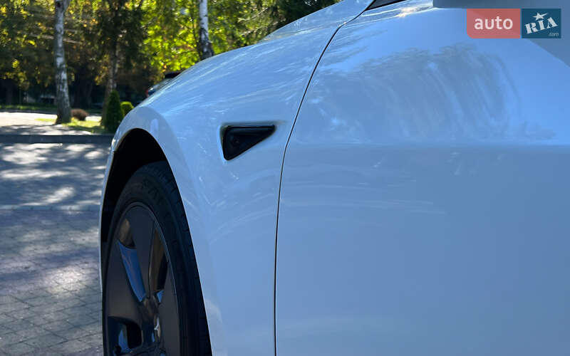 Седан Tesla Model 3 2022 в Львове