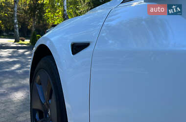 Седан Tesla Model 3 2022 в 
