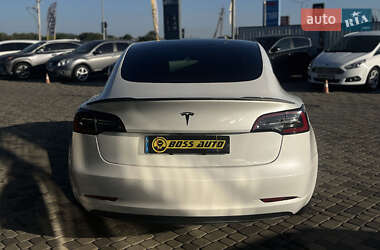 Седан Tesla Model 3 2020 в 