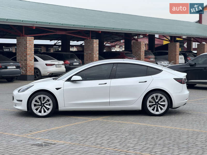 Седан Tesla Model 3 2021 в Львові