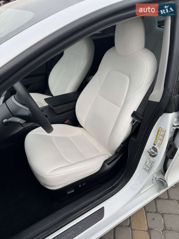 Седан Tesla Model 3 2021 в Львові