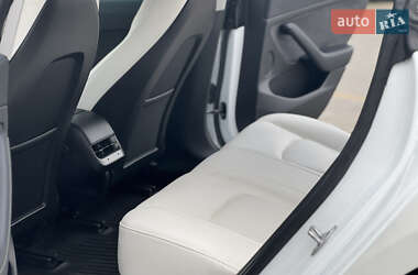 Седан Tesla Model 3 2021 в 