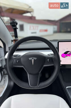 Седан Tesla Model 3 2021 в Львові