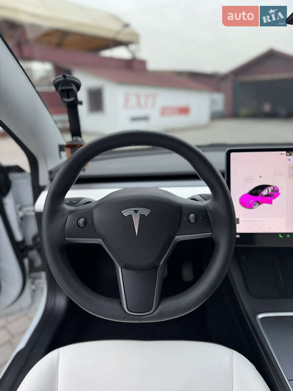 Седан Tesla Model 3 2021 в Львові