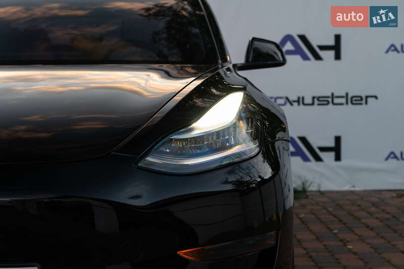 Седан Tesla Model 3 2020 в Киеве