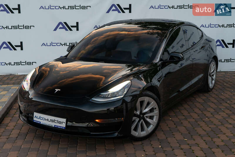 Седан Tesla Model 3 2020 в Киеве