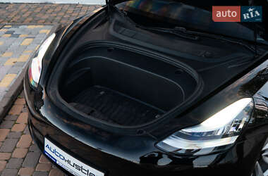 Седан Tesla Model 3 2020 в 