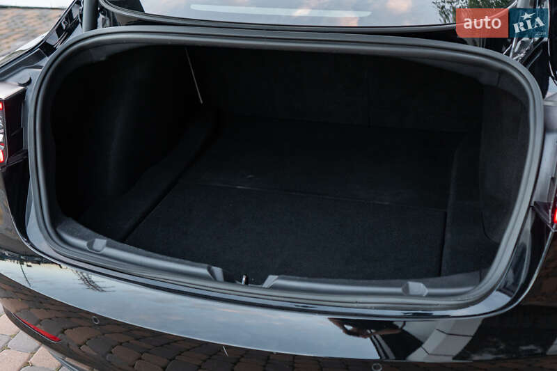 Седан Tesla Model 3 2020 в Киеве