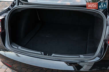 Седан Tesla Model 3 2020 в 