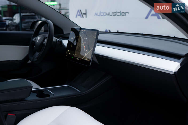 Седан Tesla Model 3 2020 в Киеве