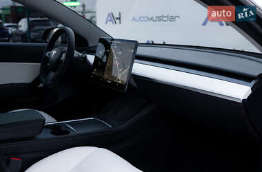 Седан Tesla Model 3 2020 в 