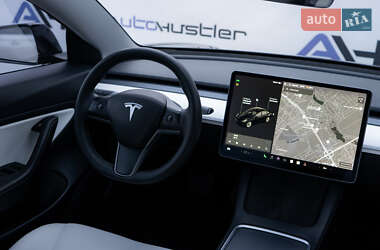 Седан Tesla Model 3 2020 в 