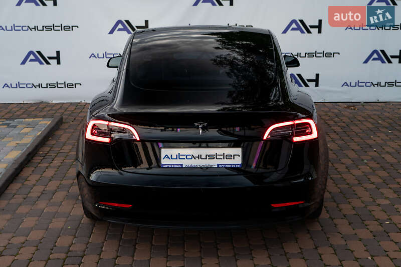 Седан Tesla Model 3 2020 в Киеве