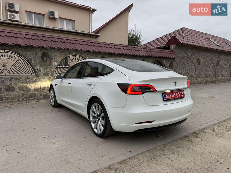 Седан Tesla Model 3 2020 в Радехові