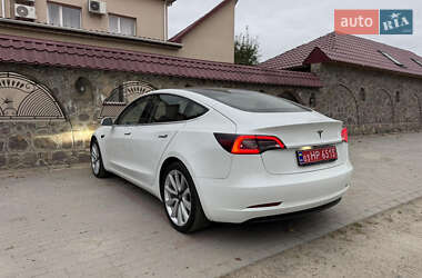 Седан Tesla Model 3 2020 в 
